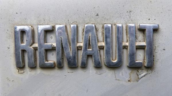Renault spune că profitul a fost afectat de cererea scăzută a pieței