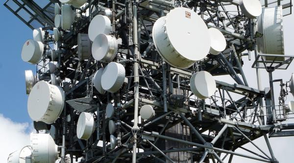 Vodafone desprinde din compania mamă turnurile de telefonie