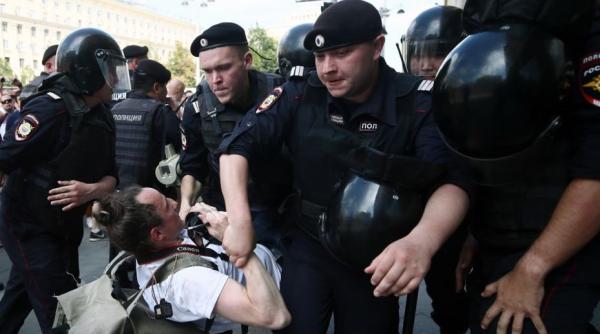 Kremlinul și-a bătut joc de manifestanți! UE critică Rusia FOTO