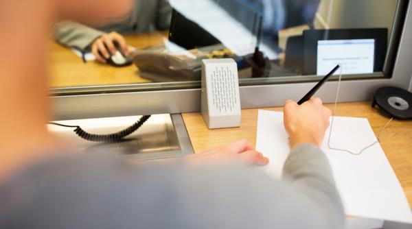 Mari instituții financiare, date în judecată pentru manipularea pieței valutare