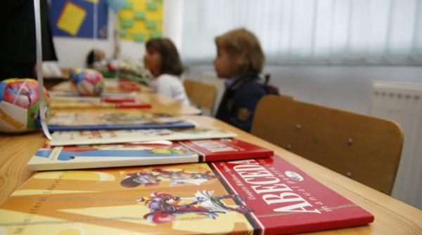 Premierul cere începerea anului școlar pe 16 septembrie