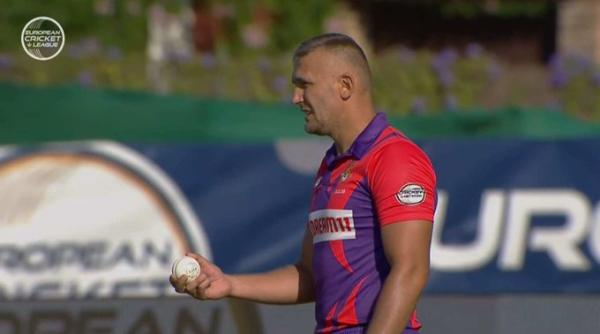 Un român, de profesie bodyguard, șochează SUA. CNN:”Revoluționează cricketul” VIDEO