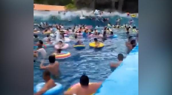 Zeci de răniți după ce o piscină cu valuri s-a defectat VIDEO