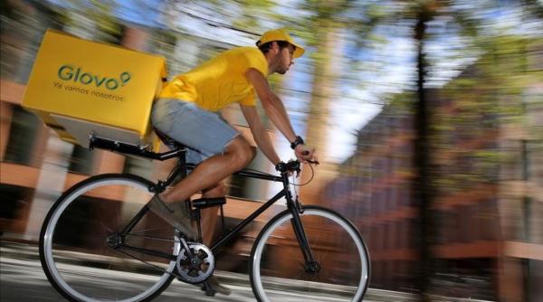 Cât câștigă maximum un biciclist Glovo pe zi. Bani din livrat mâncare