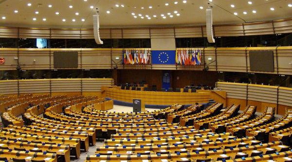 Românii încă au o imagine bună despre UE