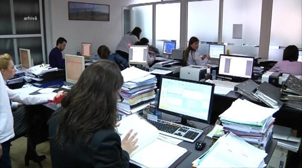 Guvernul restructurează sistemul angajărilor la stat după principiul 1 la 3