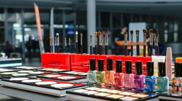 O vedetă celebră lansează o linie de cosmetice inovatoare