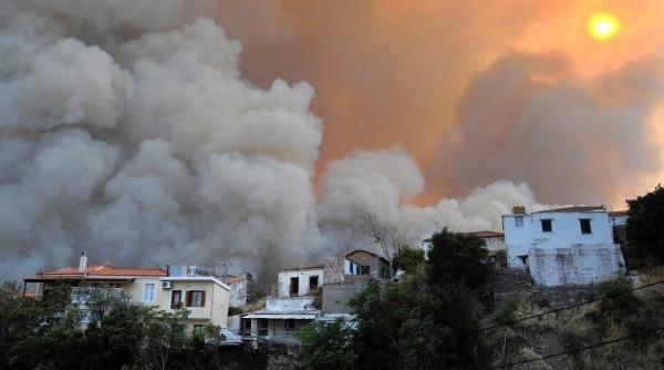 Incendii de pădure în Grecia. Sute de turiști evacuați