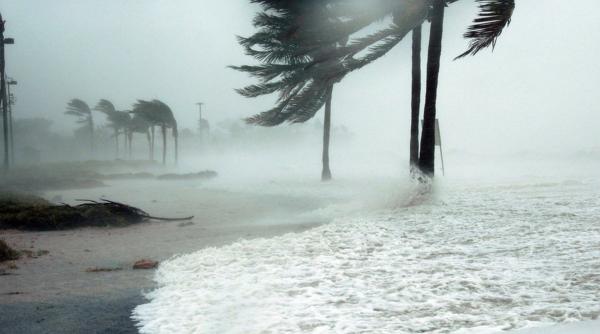 Experții i-au răspuns lui Trump. Bombardarea uraganelor nu este o idee bună 