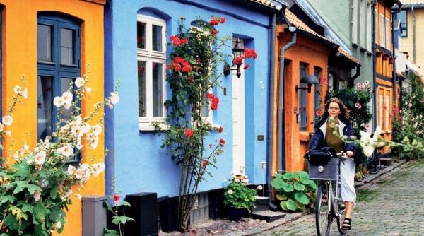 Secretul fericirii daneze se descifrează la Aarhus