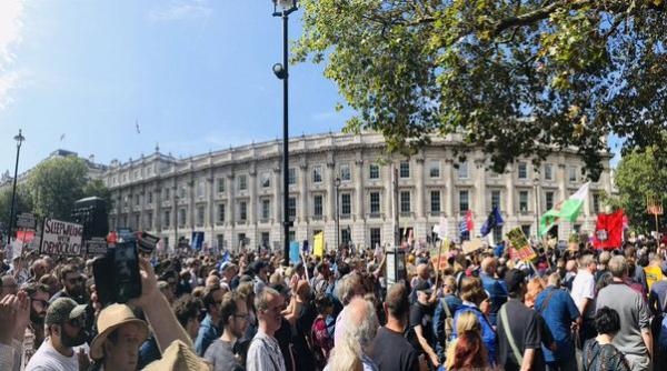Brexit. Protest masiv în Londra față de suspendarea Parlamentului