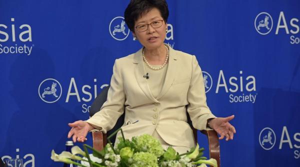 După 3 luni de proteste, premierul Hong Kong-ului, retrage legea extrădării