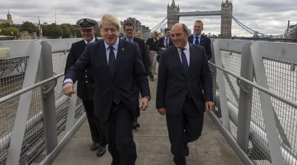 Boris Johnson afirmă că nu a indus-o în eroare pe regină