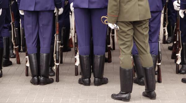 Omul lui Băsescu, în faliment. Îşi închide şi televiziunea, un post de tradiţie