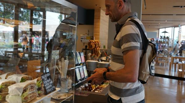 Afacere cu sandvișuri.  Nu te îmbogățești peste noapte, dar faci milioane