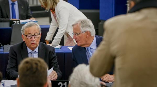 Junker: Brexit-ul fără acord a devenit palpabil. Lira sterlină, cade