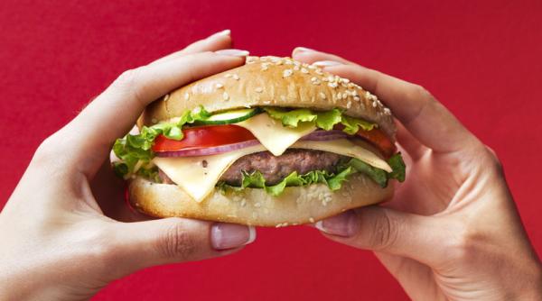 Schimbări climatice. Cât de poluant este un hamburger