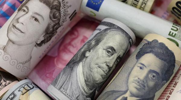 Dolarul american pierde teren în rezervele valutare mondiale 