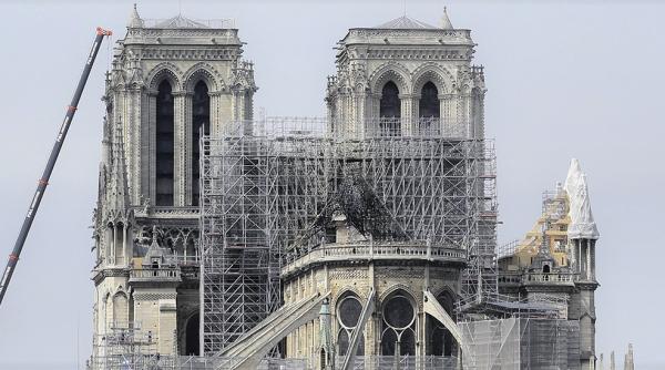Catedrala Notre-Dame. Francois Pinault a donat 100 de milioane de euro 