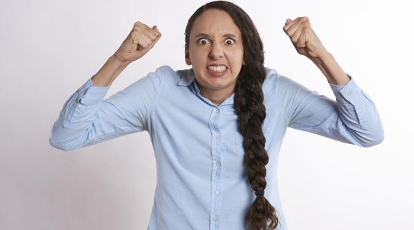 Cum poți face carieră într-un job care NU îți place