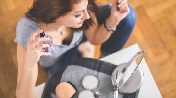 Lucruri banale sau inutile, la prețuri exorbitante. E o altă lume