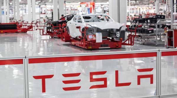 Tesla se prăbușește la Bursa din New York. Investitorii, dezamăgiți