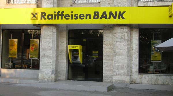 Raiffeisen Bank amendat! Află pentru ce trebuie să plătească peste 100.000 de euro
