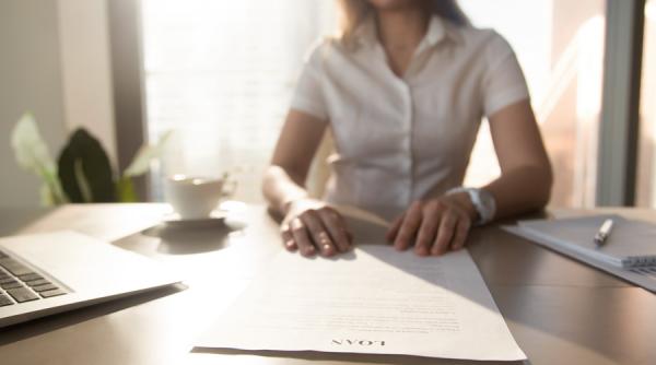 Angajata unei bănci din Vaslui a sustras bani din conturile clienților