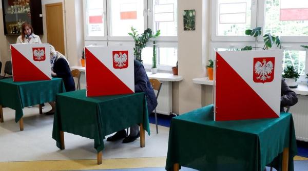 Polonia. Campanie electorală dominată de afaceri compromițătoare