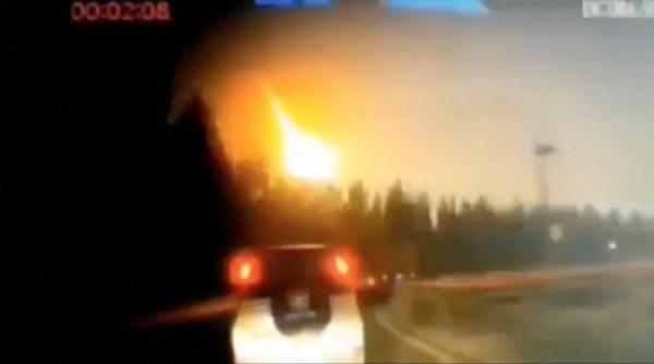 O minge de foc a luminat cerul nopții în China VIDEO