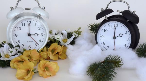 În această noapte trecem la ora de iarnă. Când renunțăm la schimbarea sezonieră