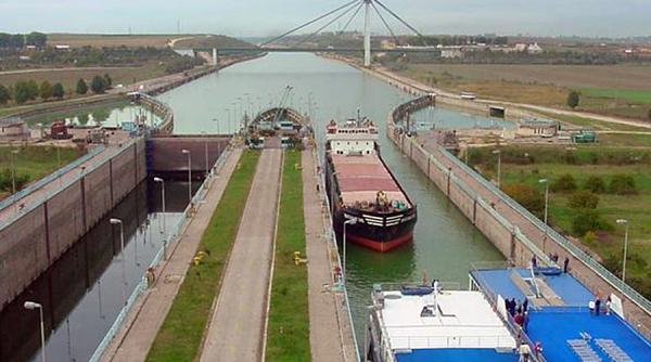 Bloomberg, despre Canalul morții și exportul românesc de grâne