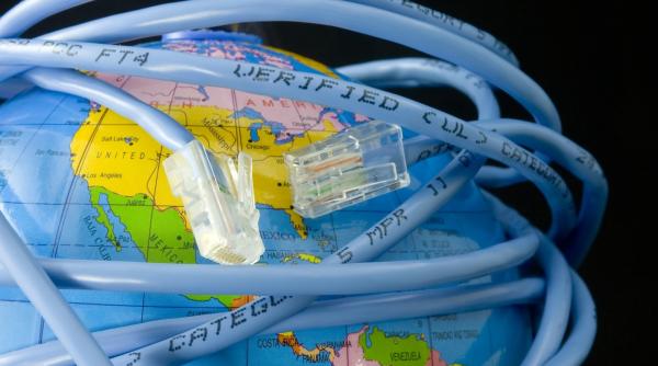 Internetul anului 2030, coșmar pentru utilizatori! O spun experții