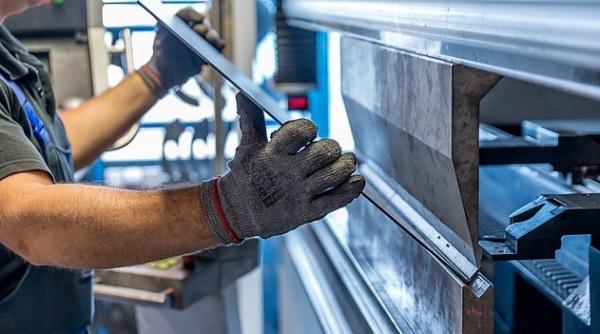 Producția industrială își revine dar impactul asupra inflației rămâne negativ