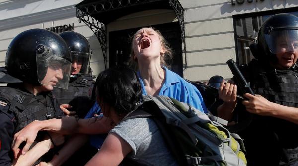 Rusia va exploda! Multe scenarii, un singur final: dezastru