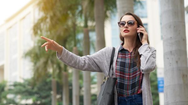 O companie de ridesharing ajută gratuit șoferii fără autorizație