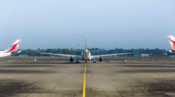 Rusia trimite avioane încărcate cu sute de milioane de dolari şi euro