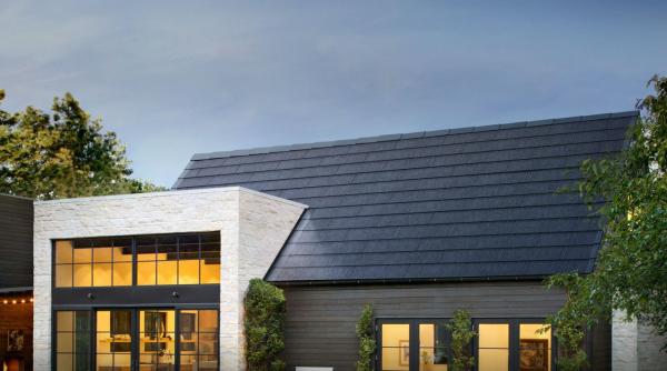 Sticla pentru panourile solare a lui Elon Musk rezistă la șocuri extreme VIDEO