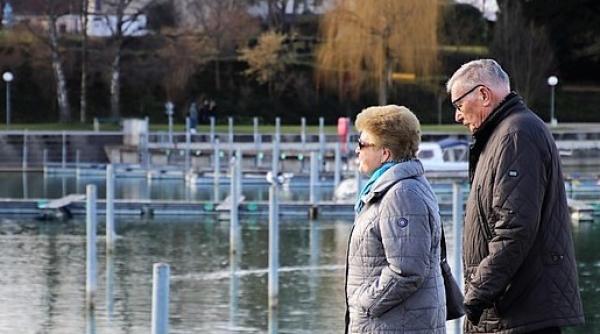 Reducerea vârstei de pensionare. Proiectul a trecut fără vot