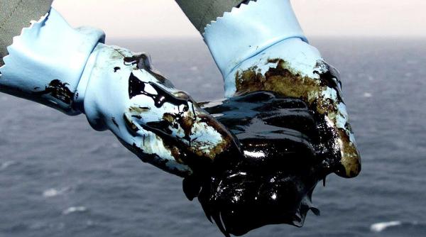 Creşterea cererii globale de petrol o să încetinească. Ce se întâmplă