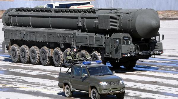 Rușii bagă rachetele în vagoane. Armele sunt, lipsește trenul