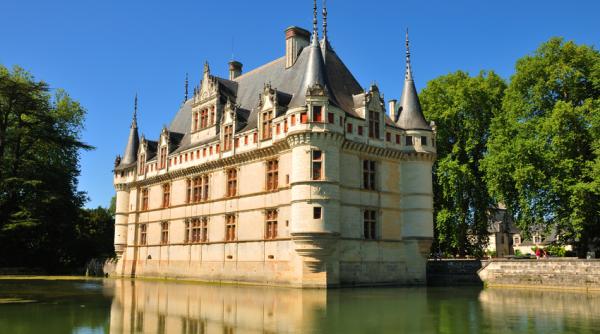 Franța își scoate castelele la vânzare