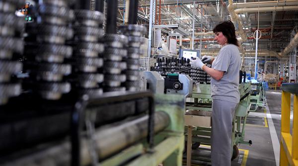 Muncitori part-time în UE. Țările unde acești angajați vor să muncească mai mult