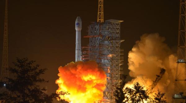 O rachetă chineză a pierdut o bucată în zbor. A căzut peste un sat