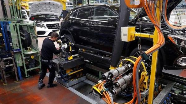 Criza industriei auto din Germania. Daimler suprimă 10.000 locuri de muncă