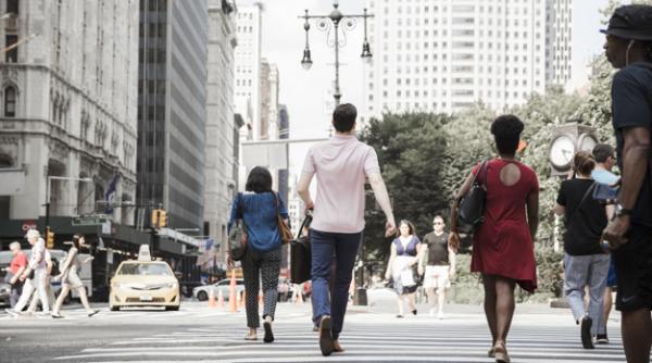 Pietonii români se expun la riscuri mortale. Ce fac 90% dintre ei