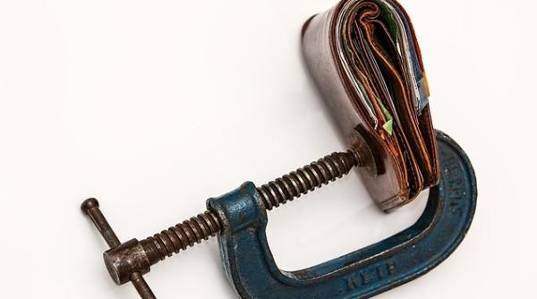 Salarii ”înghețate” în 2020. Proiect de hotărâre