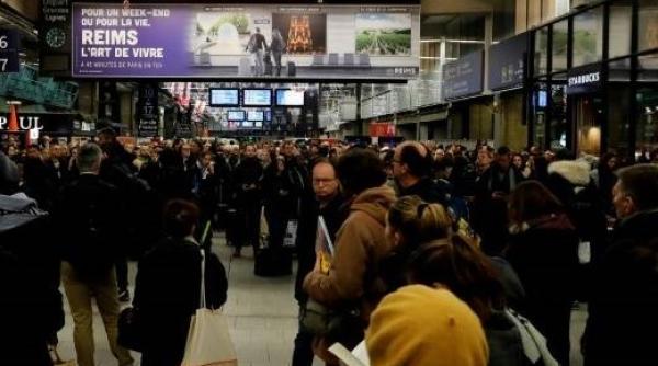 Sistemul de pensii. Muncitorii francezi intră în grevă. Mobilizare masivă