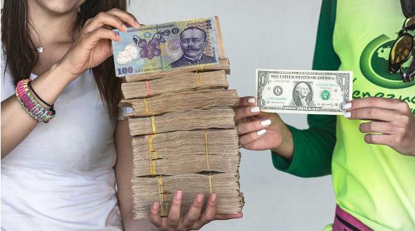 Leul se va deprecia cu 2-3% pe an în perioada 2020-2021