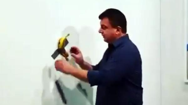 Banana de 150.000 de dolari a fost mâncată VIDEO